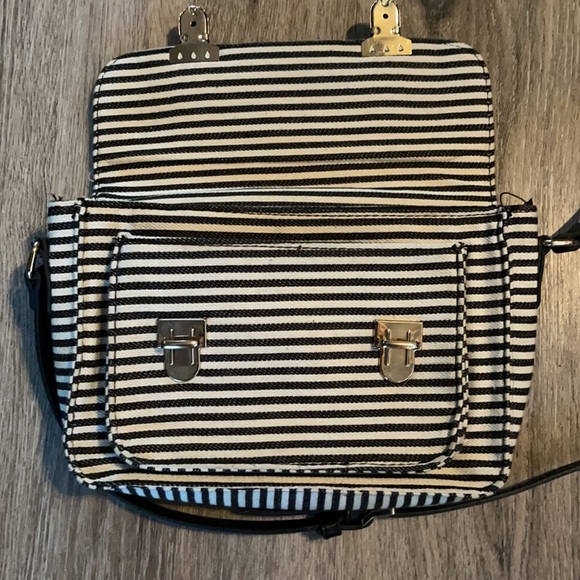 🦋4/$25 Cute Crossbody Purse - Picture 10 of 13